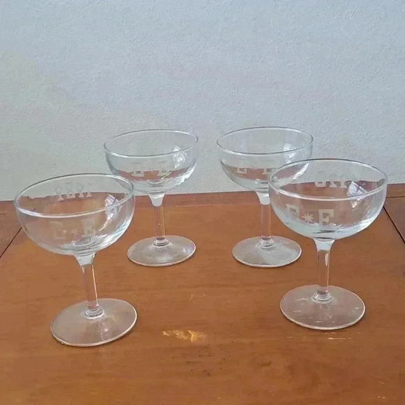 CHAMPAGNE ROUND GLASS COLLECTIBLE AND VINTAGE - Picture 1 of 4